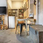 Avoid The Crowd - Industrial Studio Berlin
