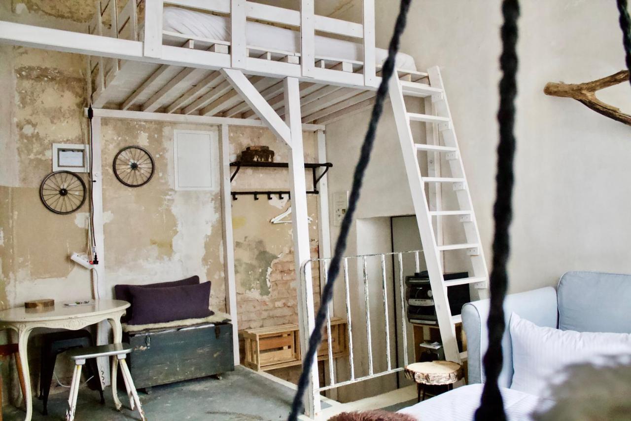 Avoid The Crowd - Industrial Studio Appartement *
